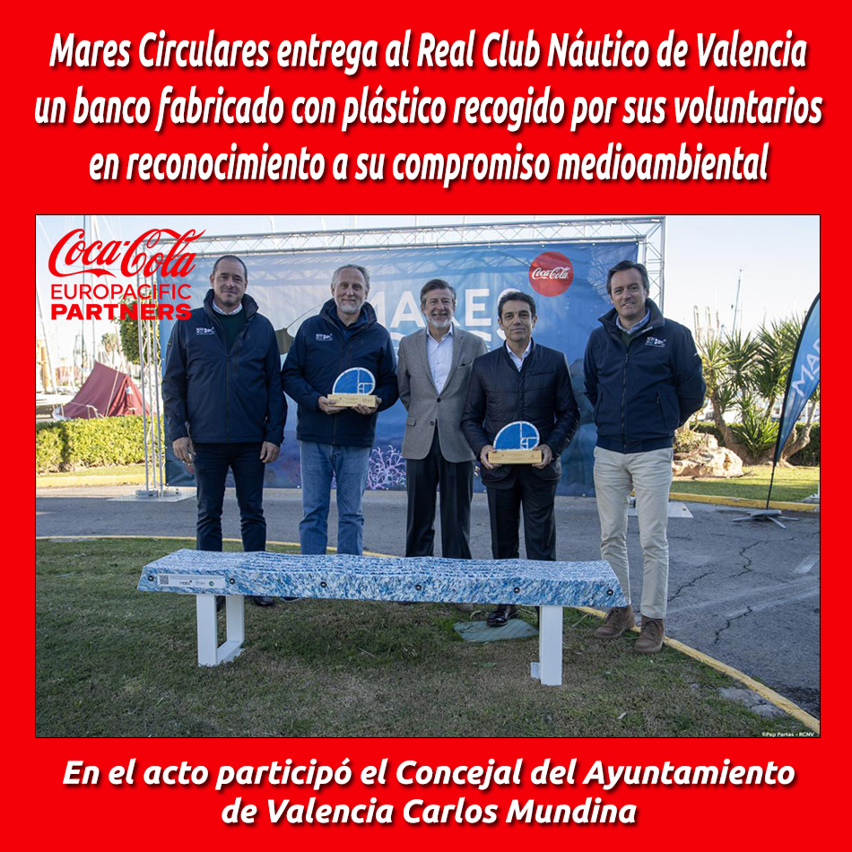 Mares Circulares entrega al Real Club Náutico de Valencia un banco fabricado con plástico recogido por sus voluntarios en reconocimiento a su compromiso medioambiental
